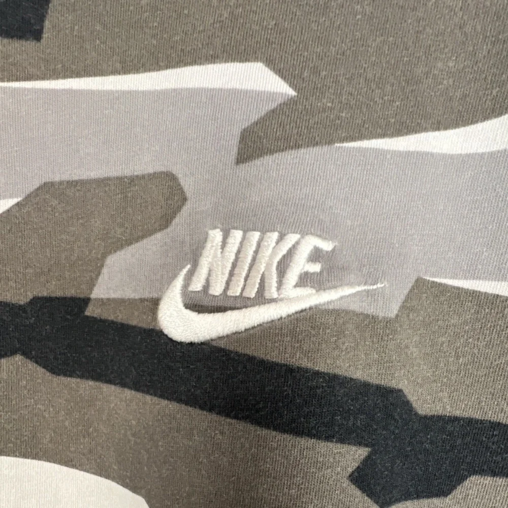 Nike Men's Camouflage Short Sleeve T-Shirt Camo-Gray Size LARGE ( AJ6631-012)